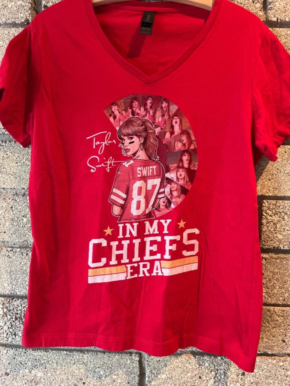 Taylor Swift "In My Chiefs Era" Red V-Neck Graphic T-Shirt Womens Large Gildan S